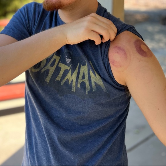 BATMAN MEN T SHIRT NAVY BLUE DC COMICS COMICS HERO OVAL LOGO OFFICIALLY GOTHAM - Picture 3 of 16